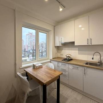 Володимира Івасюка просп. (Героїв Сталінграду), 19-А