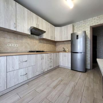 Героїв України вул., 4