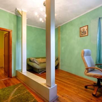 Академіка Володимира Гнатюка вул. (), 17