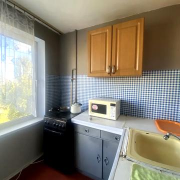 Мілютенка вул., 44