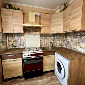 Нескорених вул., 17