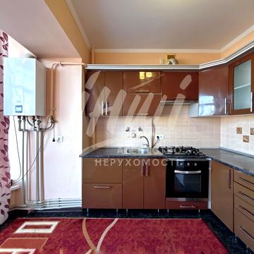 Богдана Хмельницького вул., 53