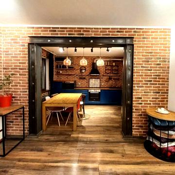 Анни Ахматової вул., 43