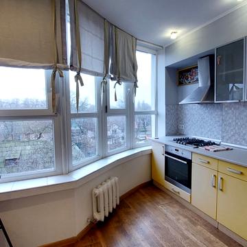 Палубна вул., 9