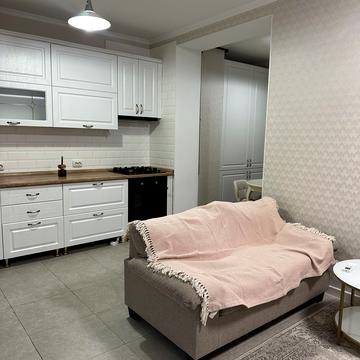 Героїв Небесної Сотні просп., 28/2