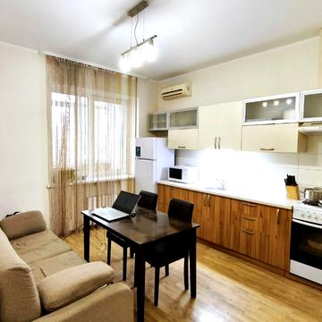 Херсонська вул., 16