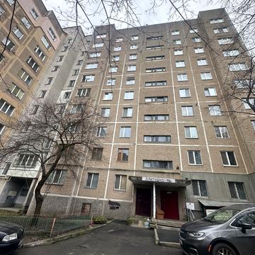 Трамвайна вул. (Революційна), 79а