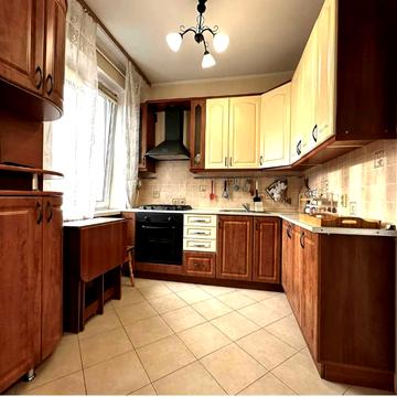 Єреванська вул., 23