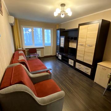 Академіка Корольова вул., 70