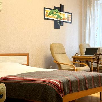 Анни Ахматової вул., 13