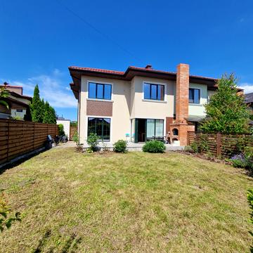 Будівельників вул., 4