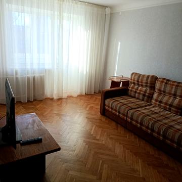 Петра Ніщинського вул., 8