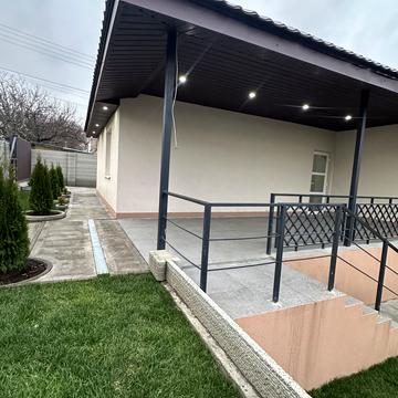 Сурська вул., 39