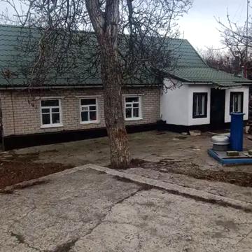 Михайла Комарова вул., 5