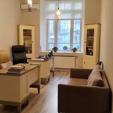 Пироговська вул., 5