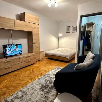 Павла Тичини просп., 5/1