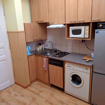 Крехівська вул., 8