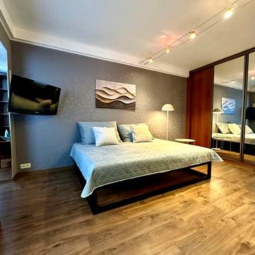 Борщагівська вул., 2