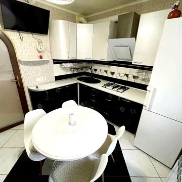 Миколи Світальського вул., 18