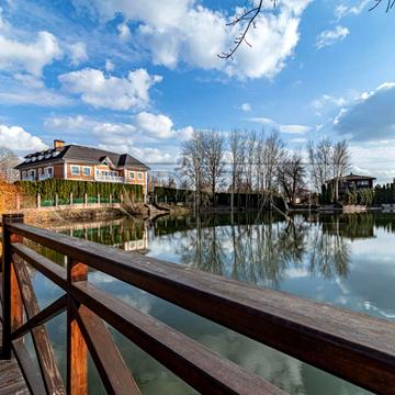 Святищенська вул.