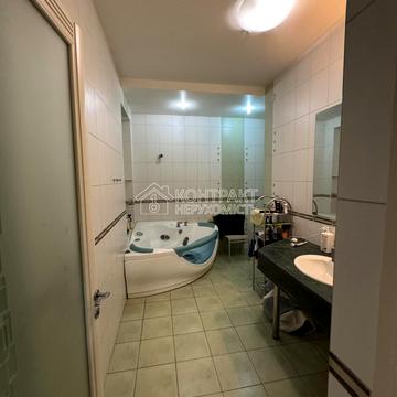 Космічна вул., 12а