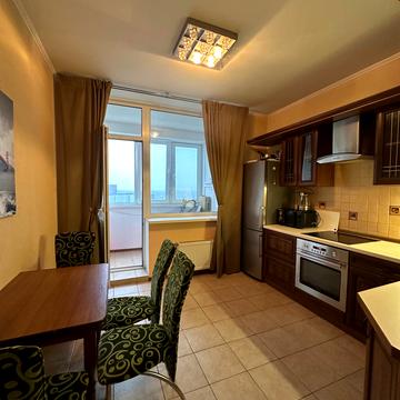 Дніпровська набережна вул., 26