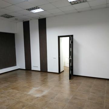 Академіка Амосова вул., 22