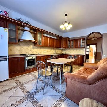 Іллі Мечникова вул., 16д