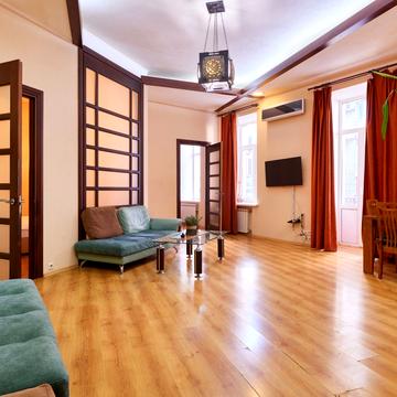 Софіївська вул., 4