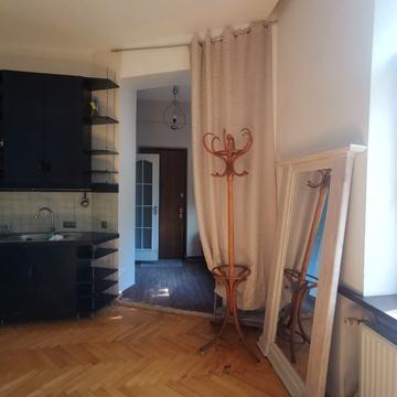 Івана Франка вул., 8