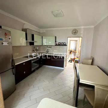 Федора Ернста вул., 6