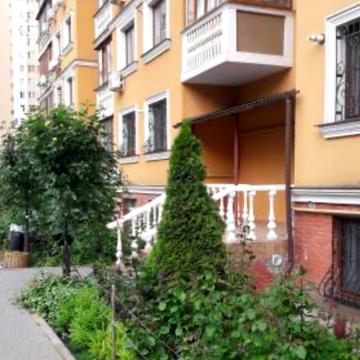 Добровольців вул. (Маршала Говорова), 10г