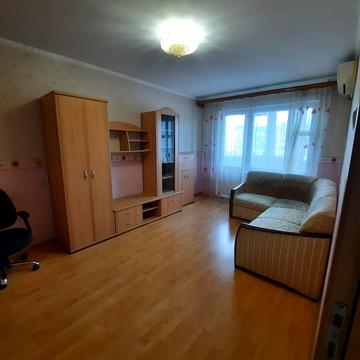 Академіка Корольова вул., 63