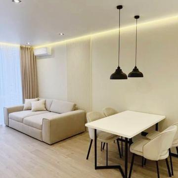 Джона Маккейна вул. (Івана Кудрі), 1-Б