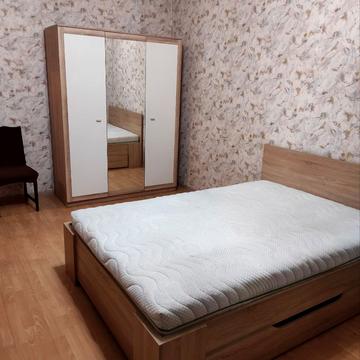 Вишняківська вул., 8