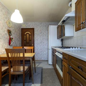 Верховинна вул., 87