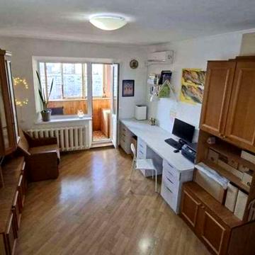 Ялтинська вул., 15