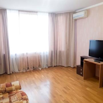 Анни Ахматової вул., 35