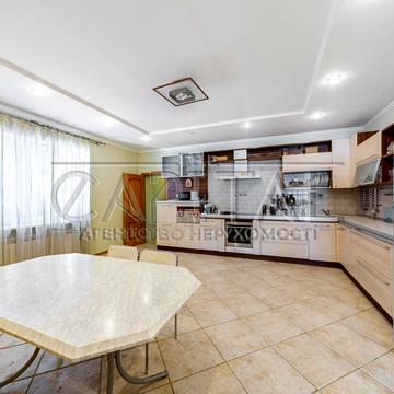 Київська вул., 33