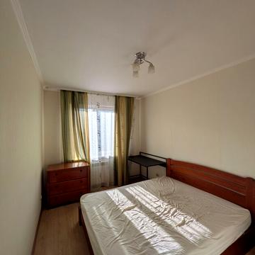 Коломийська вул., 12