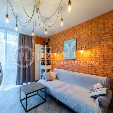 Джона Маккейна вул. (Івана Кудрі), 7