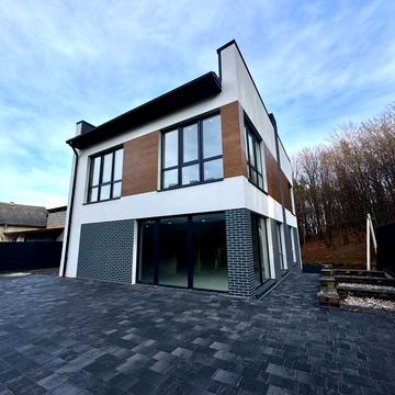 Миколи Голубця вул. (), 16