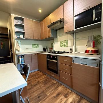 Героїв просп., 9