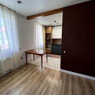 Ньютона вул., 104