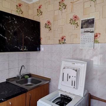 Братиславська вул., 4