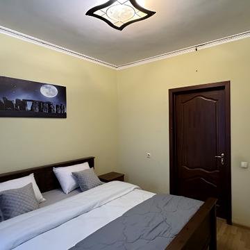 Дніпровська набережна вул., 26-А