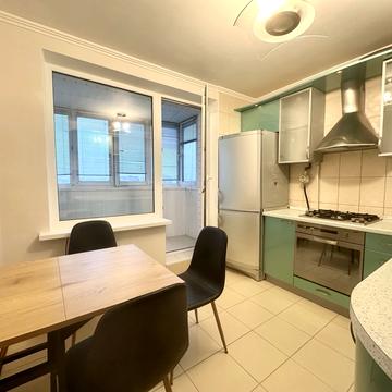 Русанівська набережна вул., 6