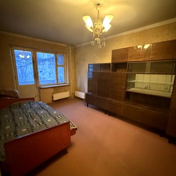 Чарівна вул., 107