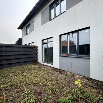 Прикордонна вул., 24