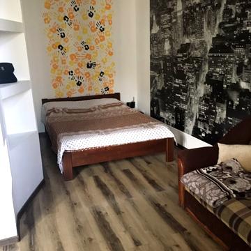 Академіка Корольова вул., 70